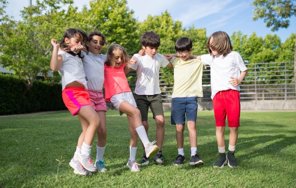 ¿a Qué Suelen Jugar Los Niños En El Patio Del Colegio Bristol School